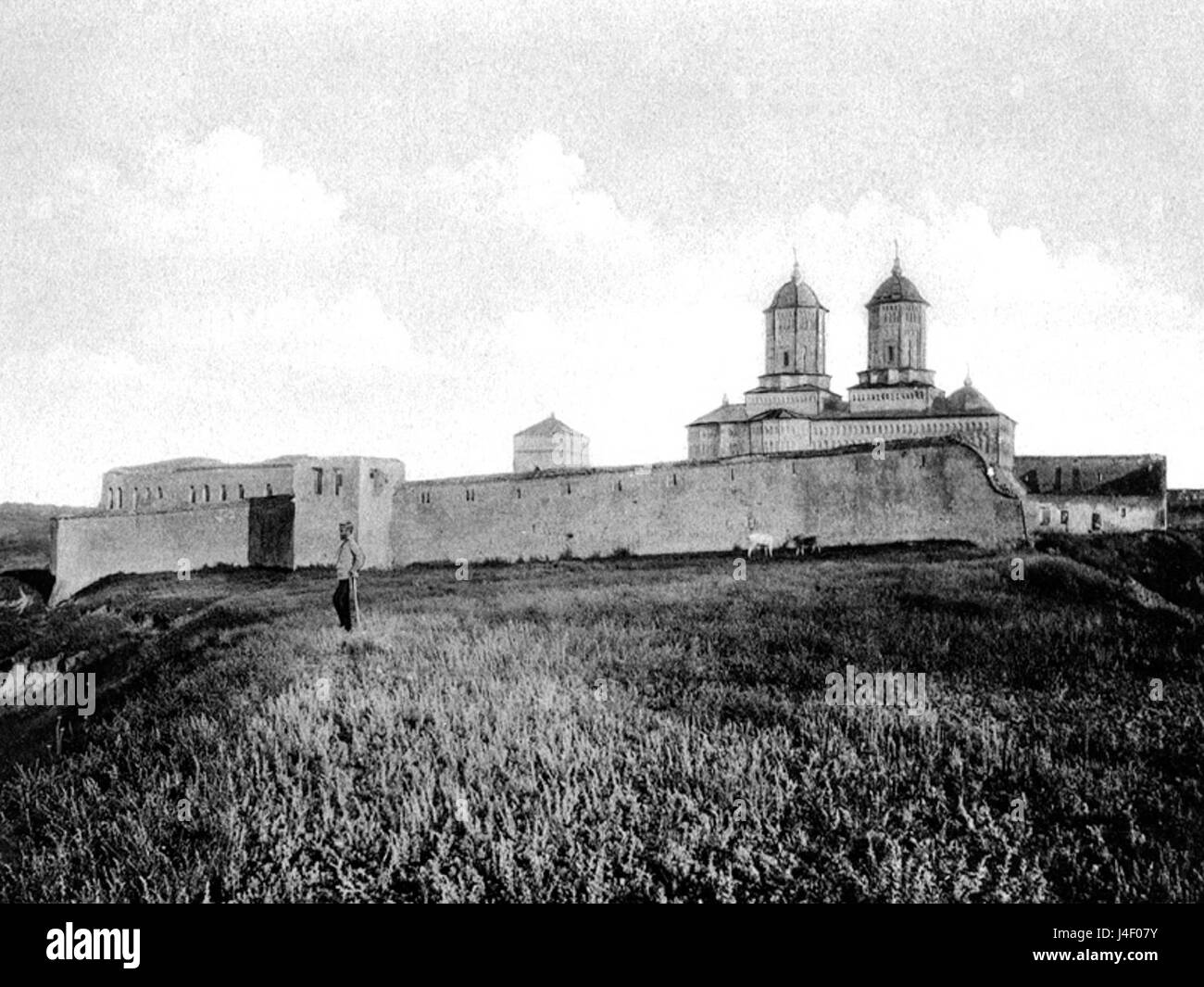 Il monastero di Tchetatzouia, situato nella regione di Jassy in Romania, è un importante sito storico religioso. È conosciuta per il suo stile architettonico e il suo ruolo nella vita religiosa e culturale della regione. Foto Stock