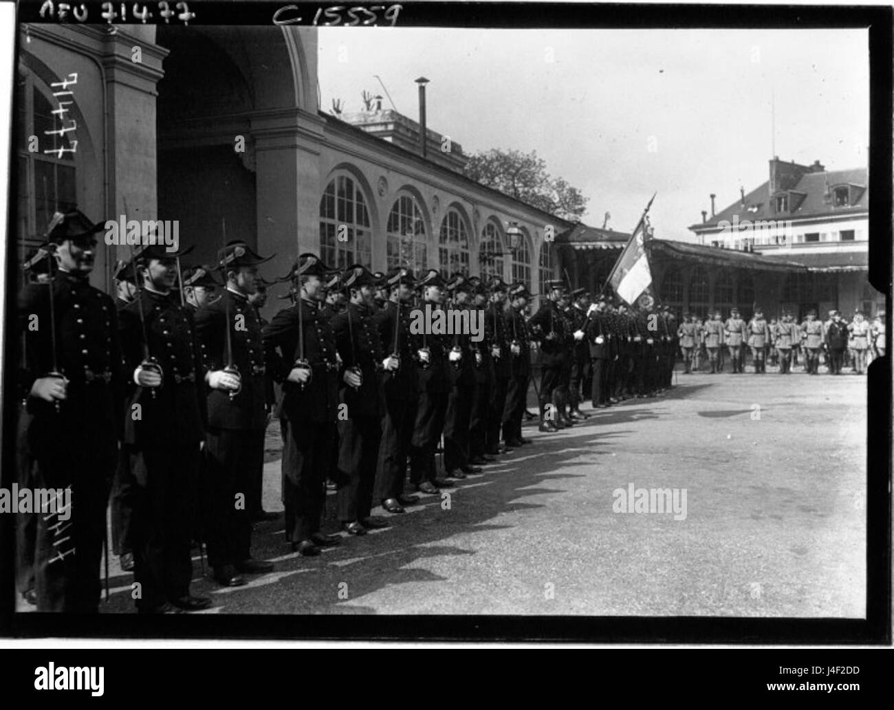 La bandiera della *École Polytechnique*, una prestigiosa scuola di ingegneria francese. La bandiera simboleggia la lunga storia dell'istituzione e il ruolo dei suoi ex allievi in vari campi, tra cui la scienza, l'ingegneria e l'esercito. Foto Stock