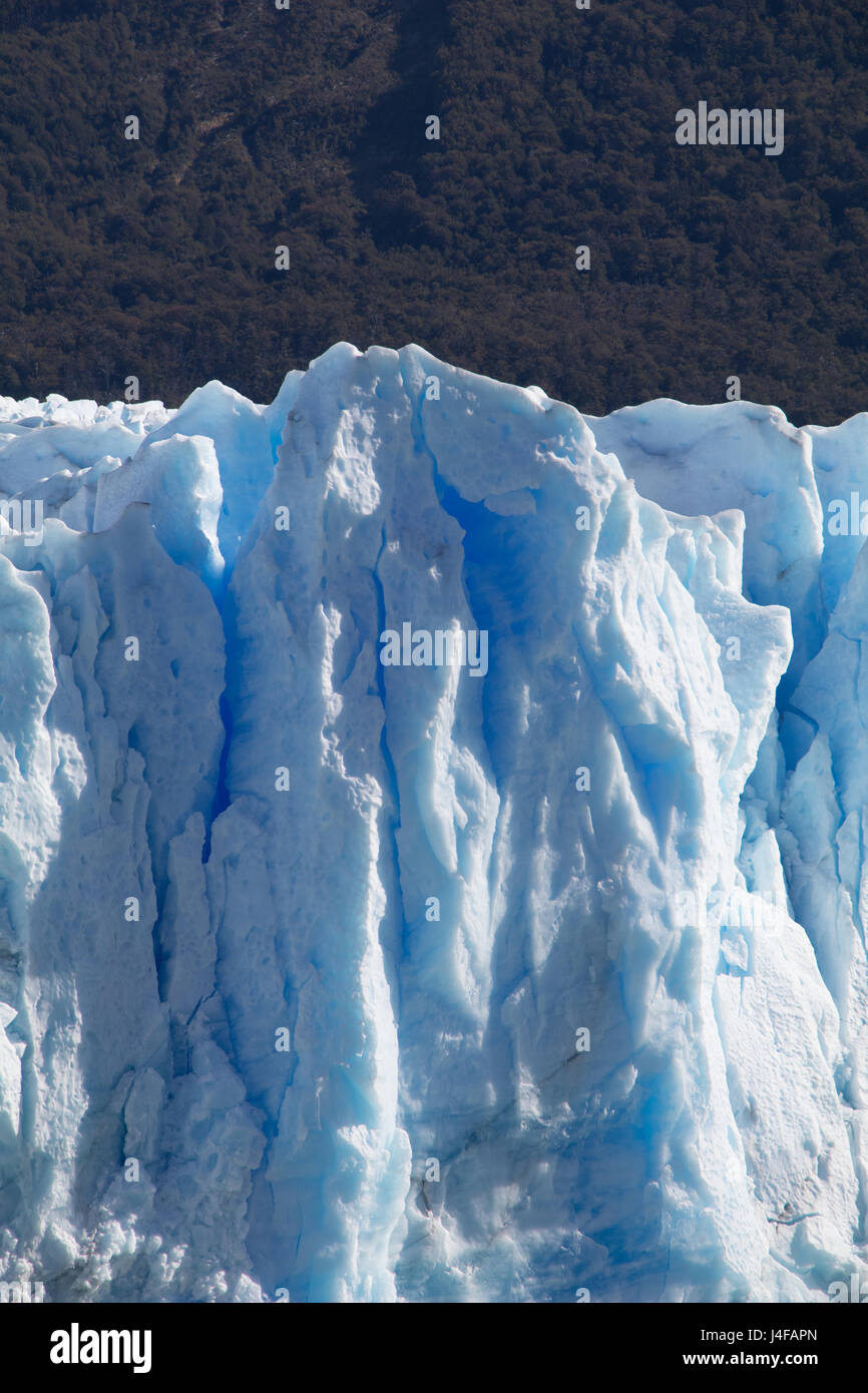 Parte del ghiacciaio immediatamente dopo calfing, Perito Moreno National Park, Argentina Foto Stock