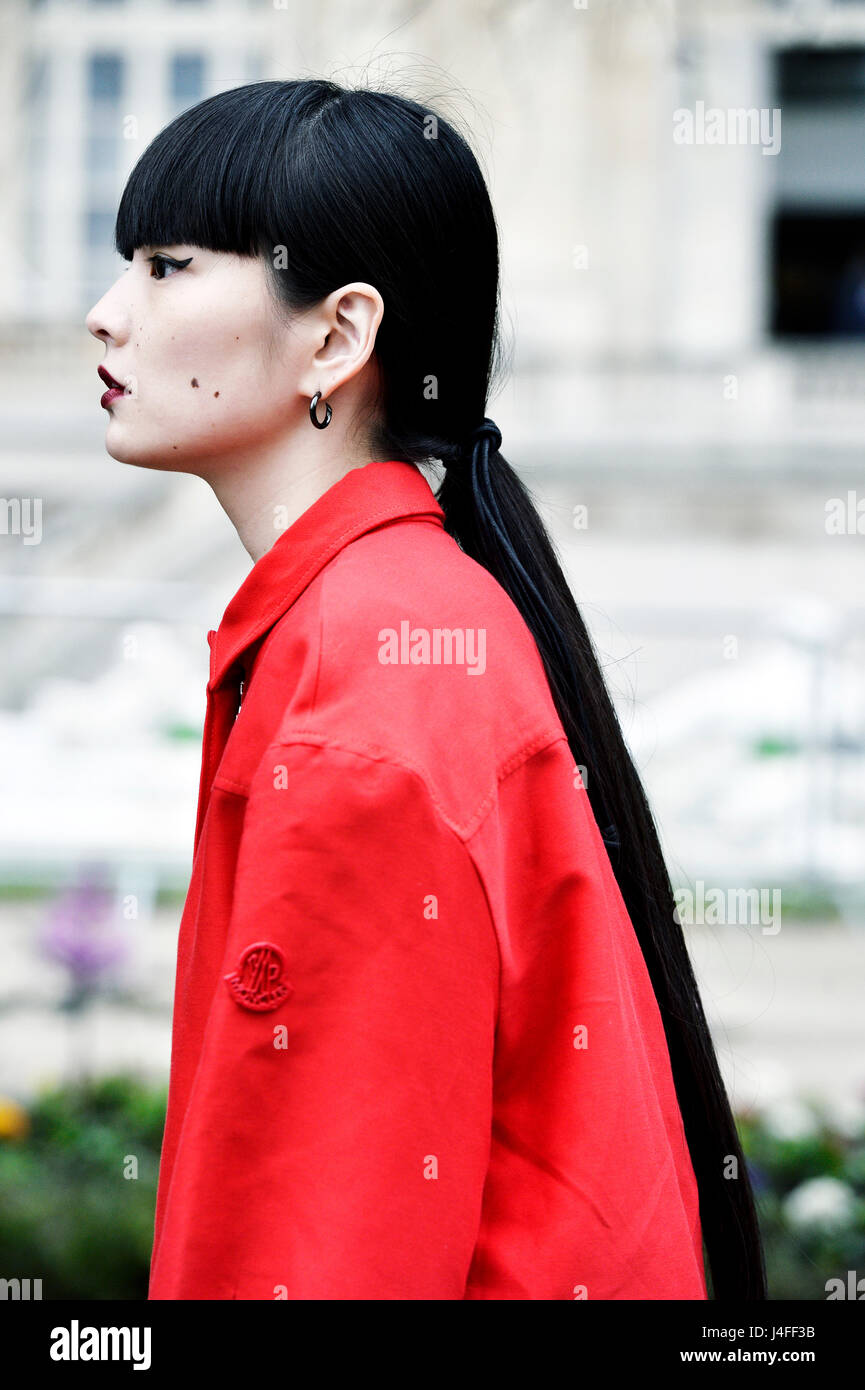 Akimoto Kozue al Moncler Rouge, Paris Fashion Week 2017, le Grand-Palais, Parigi, Francia Foto Stock