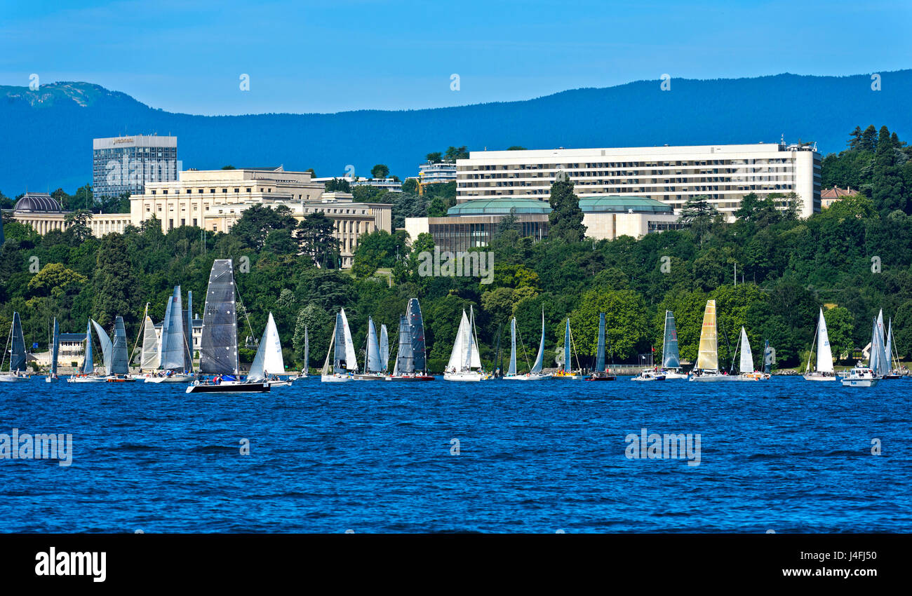 Vista dal lago di Ginevra verso l'Ariana Park con il quartier generale delle Nazioni Unite il Palais des Nations, Ginevra, Svizzera Foto Stock