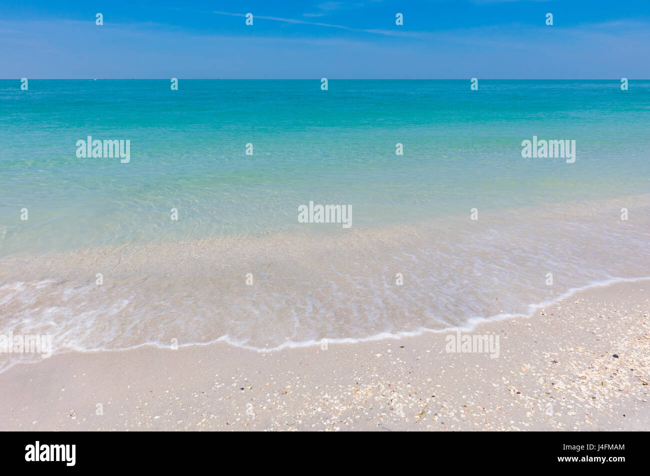 Spiaggia con calma chiaro aqua marine delle acque del Golfo del Messico da Gasparilla Island in Florida Foto Stock