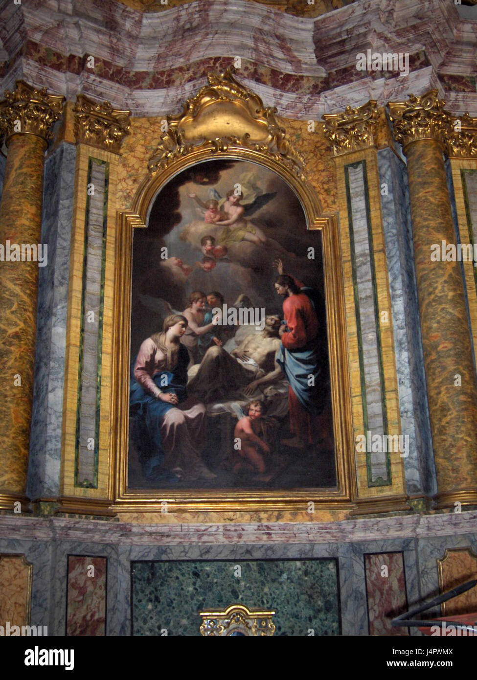 Il Tempio di Minerva, una notevole struttura antica, dedicata alla dea romana Minerva, presenta un design architettonico classico tipico dei templi romani. Foto Stock