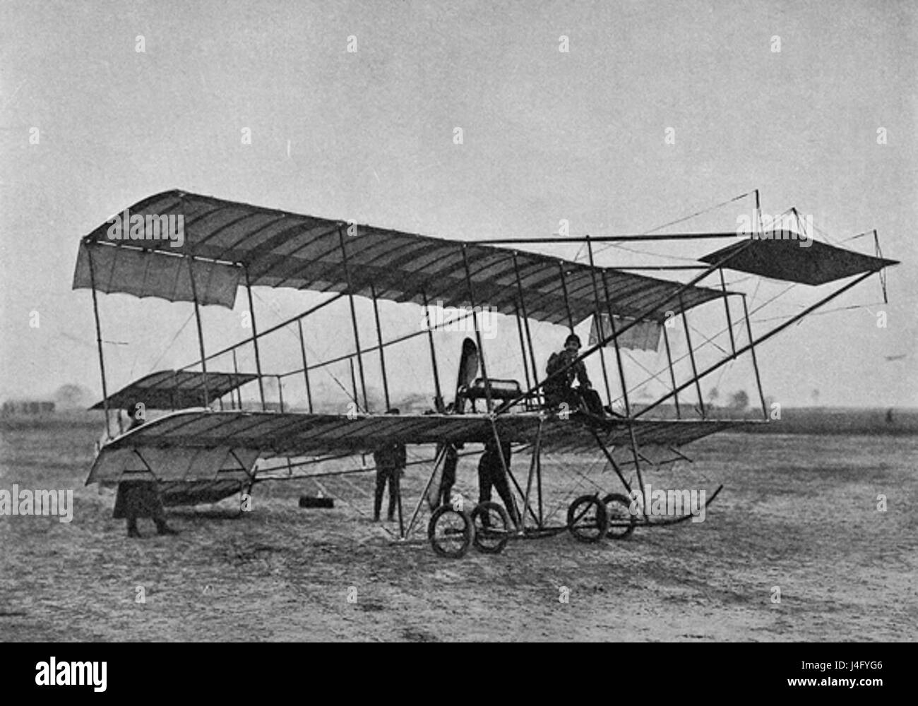 L'immagine rappresenta probabilmente il Farman di Rudnev, un notevole aereo o progetto nella storia dell'aviazione. Farman è un riferimento alle pionieristiche opere di aviazione, spesso associate alla progettazione di aerei all'inizio del XX secolo. Foto Stock