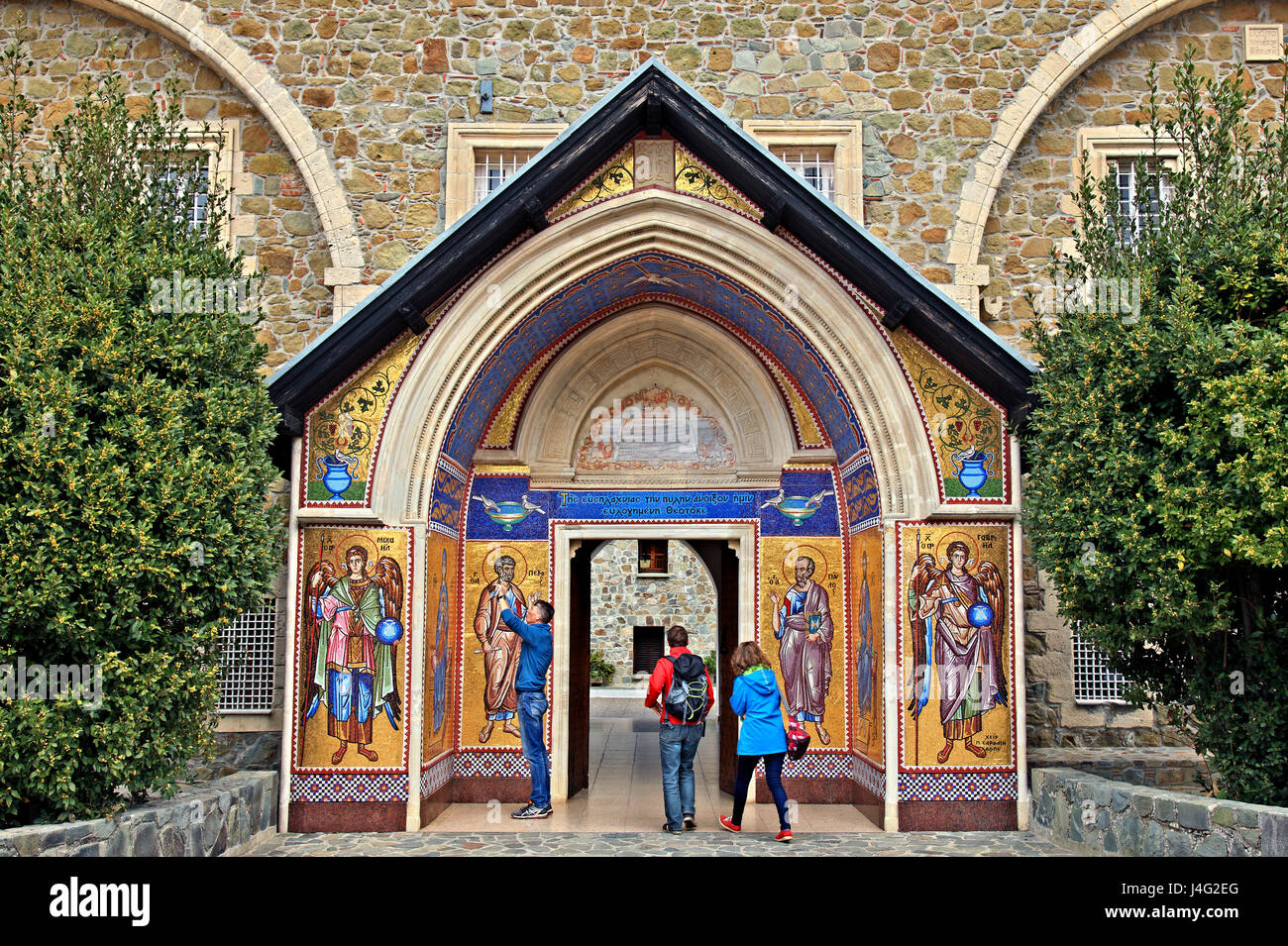 In una delle porte del Monastero di Kykkos, il più importante monastero di Cipro, sulla montagna di Troodos. Foto Stock