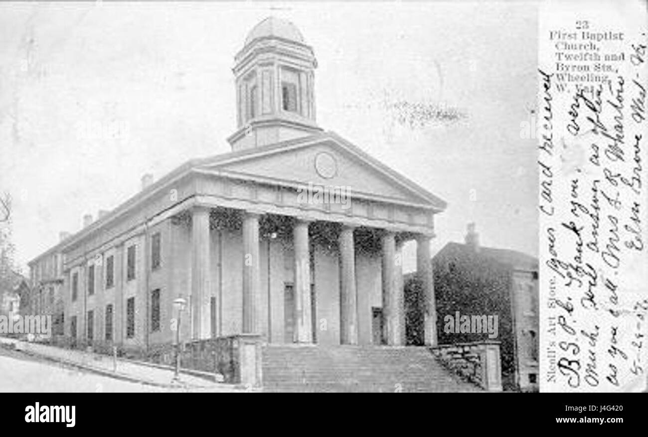 St. Matthew's Wheeling è una chiesa storica situata a Wheeling, West Virginia. Conosciuta per la sua bellezza architettonica, è un punto di riferimento significativo e un centro di culto della comunità e di eventi religiosi nella regione. Foto Stock