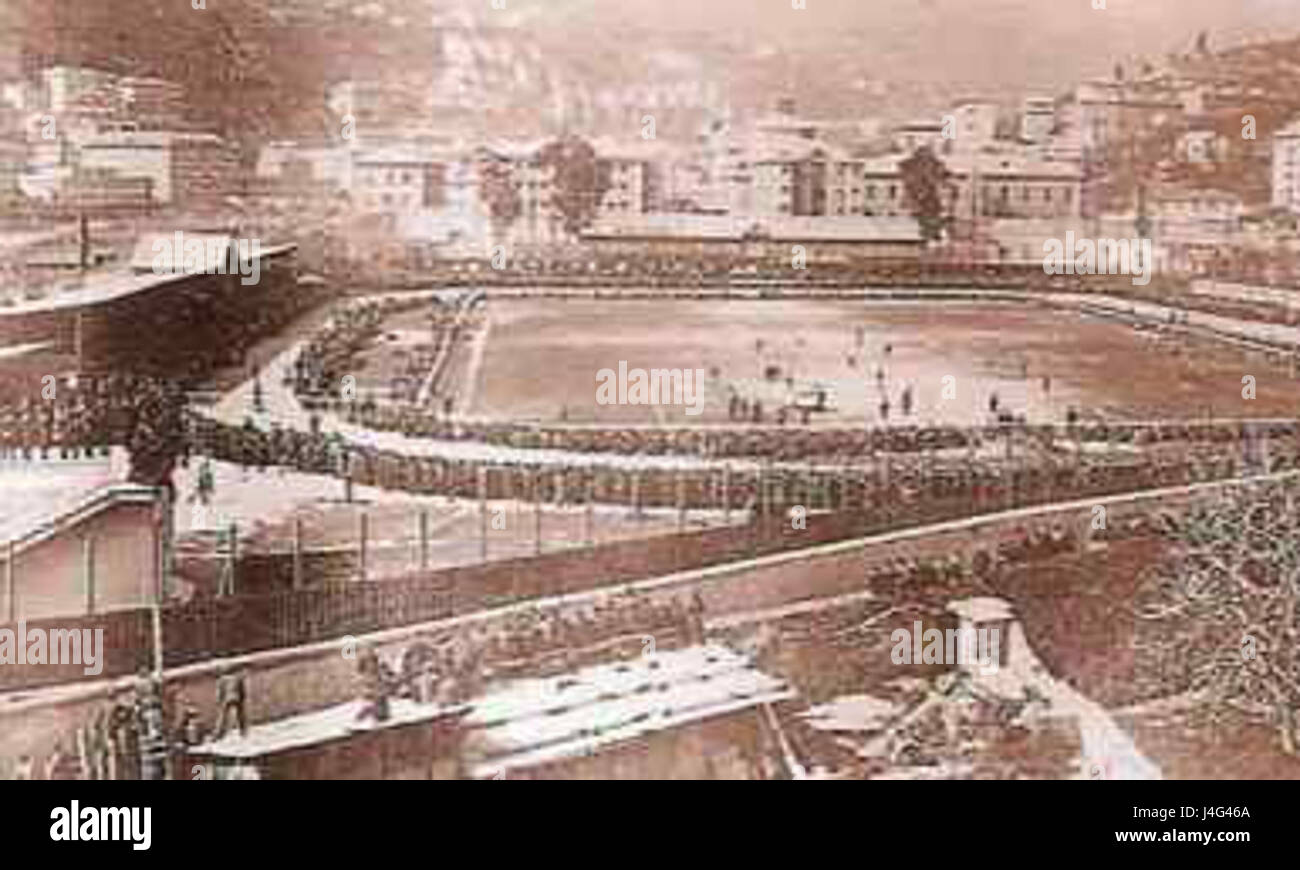 Lo Stadio Marassi di Genova, in Italia, è un centro sportivo storico noto per ospitare numerose partite di calcio. Ha giocato un ruolo chiave nella cultura e nella storia del calcio di Italyâ. Foto Stock