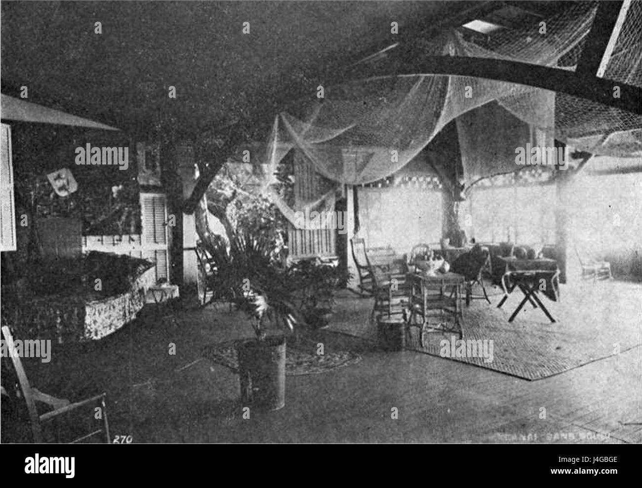 Il Sans Souci Hotel a Honolulu è un hotel storico che riflette lo stile architettonico e il significato culturale delle Hawaii, offrendo un'idea dell'ospitalità della metà del XX secolo nella regione. Foto Stock