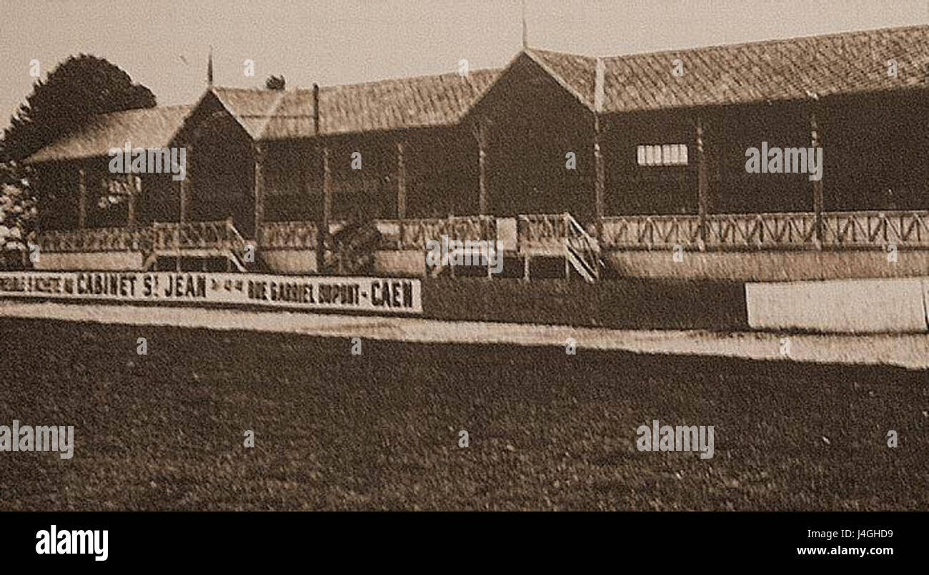 Lo Stade de Venoix nel 1920 si riferisce a un importante centro sportivo in Francia, utilizzato per il calcio e altri sport, catturando un momento nella storia dello sport all'inizio del XX secolo. Foto Stock