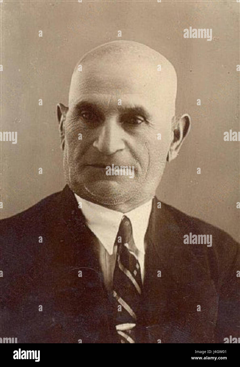 Ssakhundov è un nome associato a individui notevoli, potenzialmente legati a contesti storici, politici o culturali, anche se sono necessari ulteriori chiarimenti per definire accuratamente questo titolo. Foto Stock