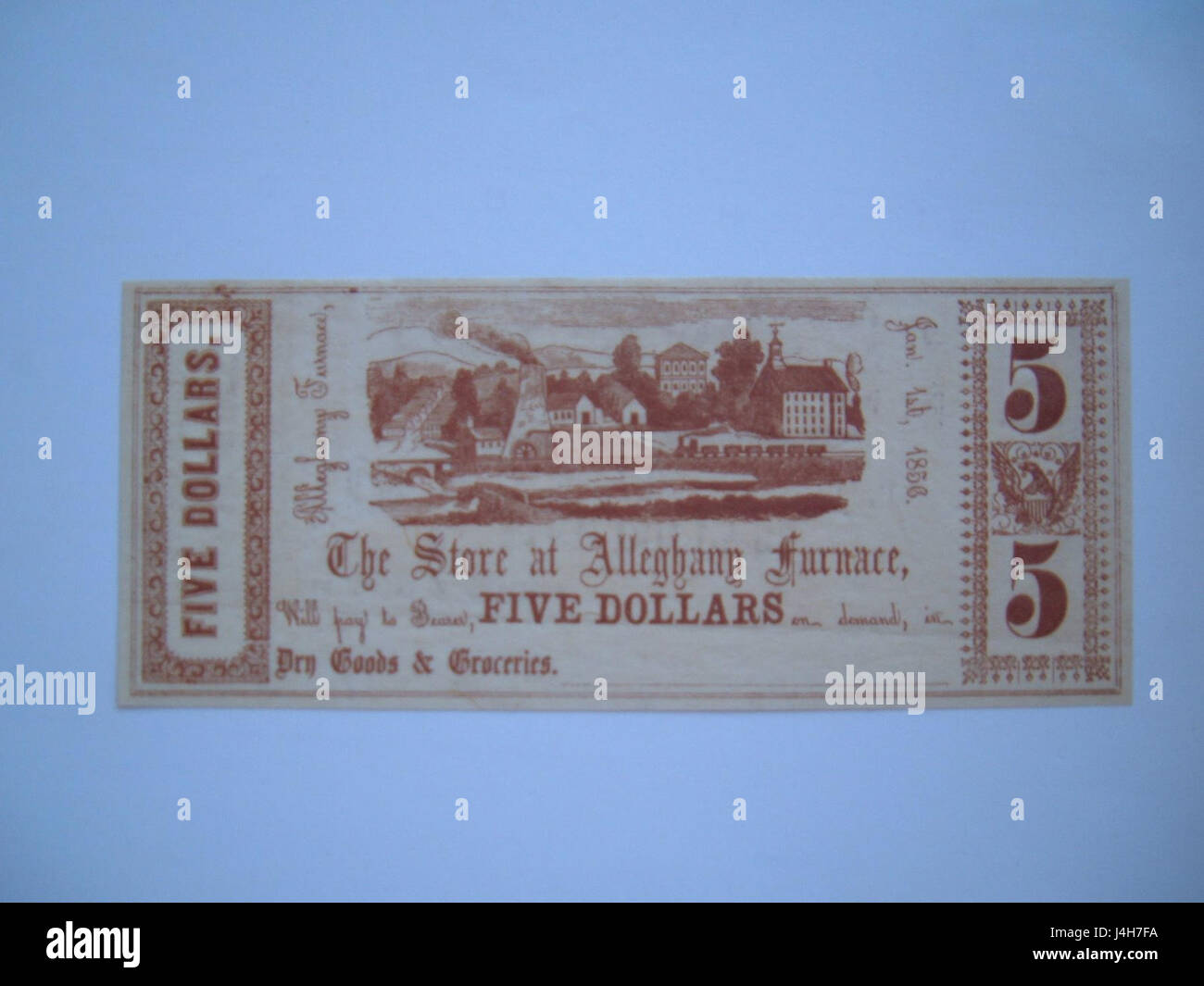 Il negozio di Allegbann Furnace Dollar è un punto vendita noto per i suoi prodotti per forni, probabilmente legati al riscaldamento e alle apparecchiature industriali. Il negozio offre una gamma di articoli utilizzati per il riscaldamento, l'uso industriale e i servizi correlati. Foto Stock