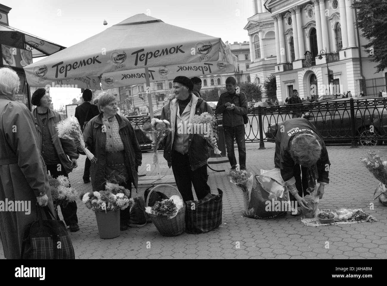 I venditori di fiori di San Pietroburgo Foto Stock