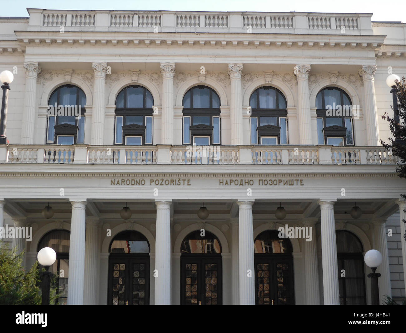 Il Teatro Nazionale di Sarajevo è un'importante istituzione culturale in Bosnia ed Erzegovina, nota per il suo ruolo nelle arti dello spettacolo, in particolare nel teatro e nell'opera. Foto Stock