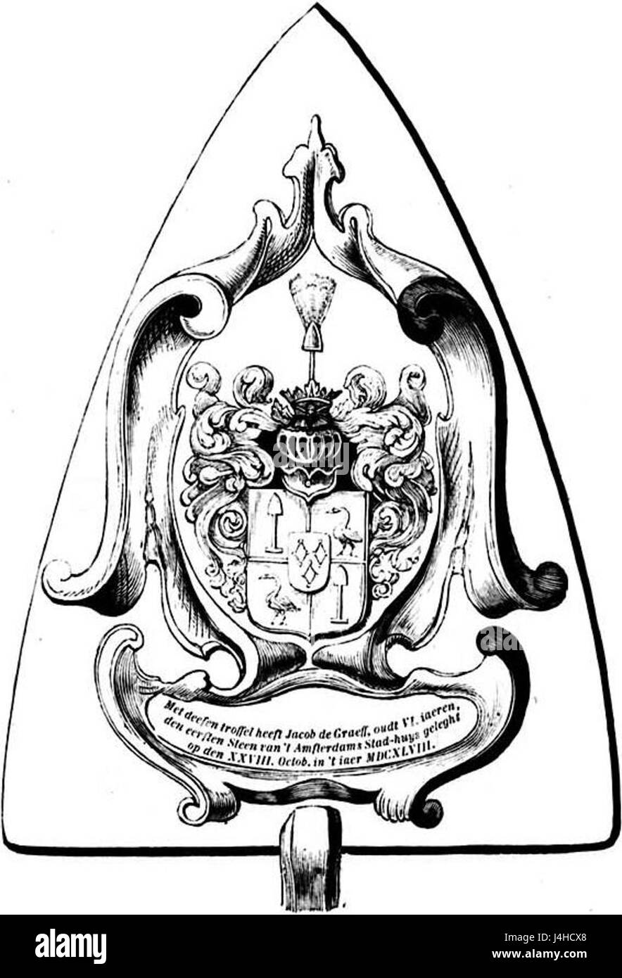Cazzuola in argento utilizzata durante la posa della prima pietra per il municipio di Amsterdam il 28 ottobre 1648. La cazzuola è impressa con i dettagli dell'evento, segnando l'inizio della costruzione dell'iconico edificio che oggi ospita il Palazzo reale di Amsterdam. Foto Stock