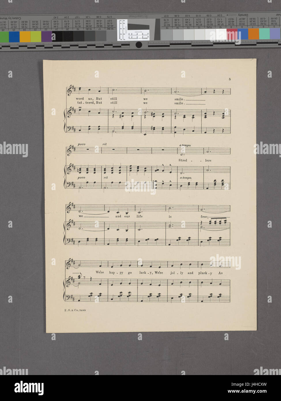 "Song of the strollers" è un brano musicale o un'opera artistica catalogata nella New York Public Library. Si tratta probabilmente di una composizione o di una performance storica che riflette l'epoca in cui è stata creata. Foto Stock