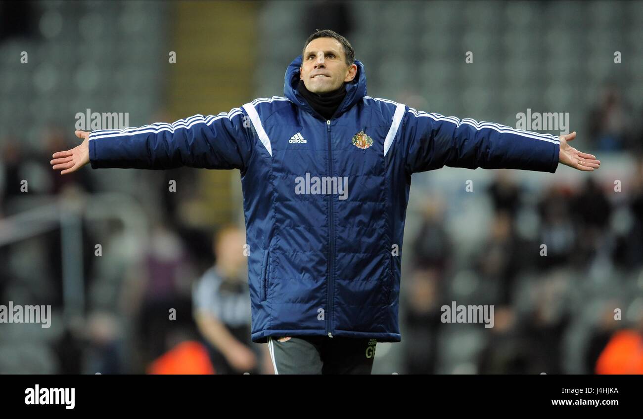 GUS POYET celebra la vittoria FINE O Newcastle United FC V SUNDERLA St James Park Newcastle Inghilterra 21 Dicembre 2014 Foto Stock