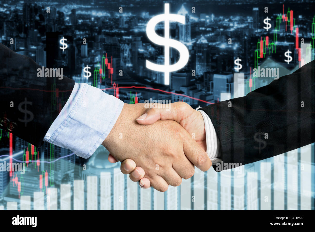 Trattativa o accordo concetto business handshake, doppia esposizione, di cooperazione o di partenariato imprese con borsa business mercato trading grafico ho Foto Stock