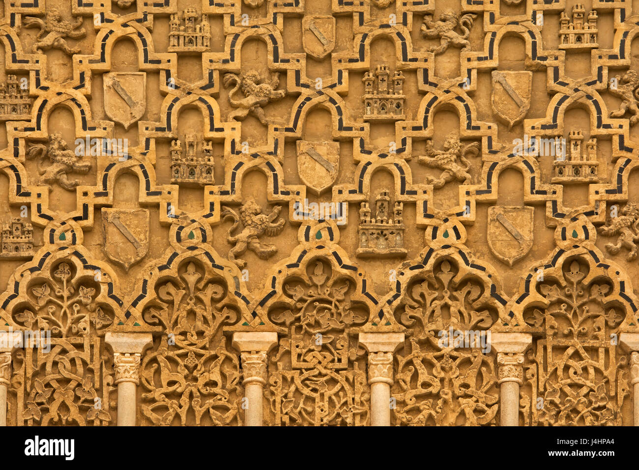 Particolare della facciata nel Patio de la Monteria del Royal Alcazar di Siviglia Foto Stock