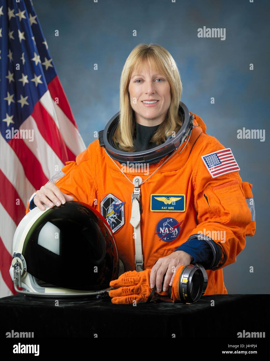 Ritratto ufficiale della NASA astronauta Kathryn "Kay" Noleggio indossando un arancio Sokol lancio e entrata spacesuit presso il Johnson Space Center Ottobre 26, 2009 a Houston, Texas. (Foto di Bill Stafford /NASA via Planetpix) Foto Stock
