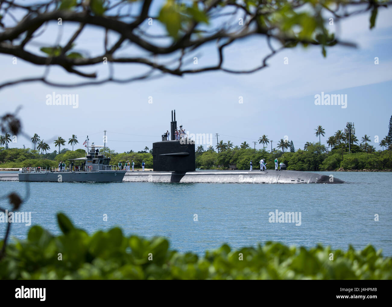 L'USN Los Angeles-classe fast-attacco sommergibile USS Louisville ritorna alla base comune perla Harbor-Hickam Marzo 23, 2017 nel porto di perla, Hawaii. (Foto di Michael H. Lee /US Navy via Planetpix) Foto Stock