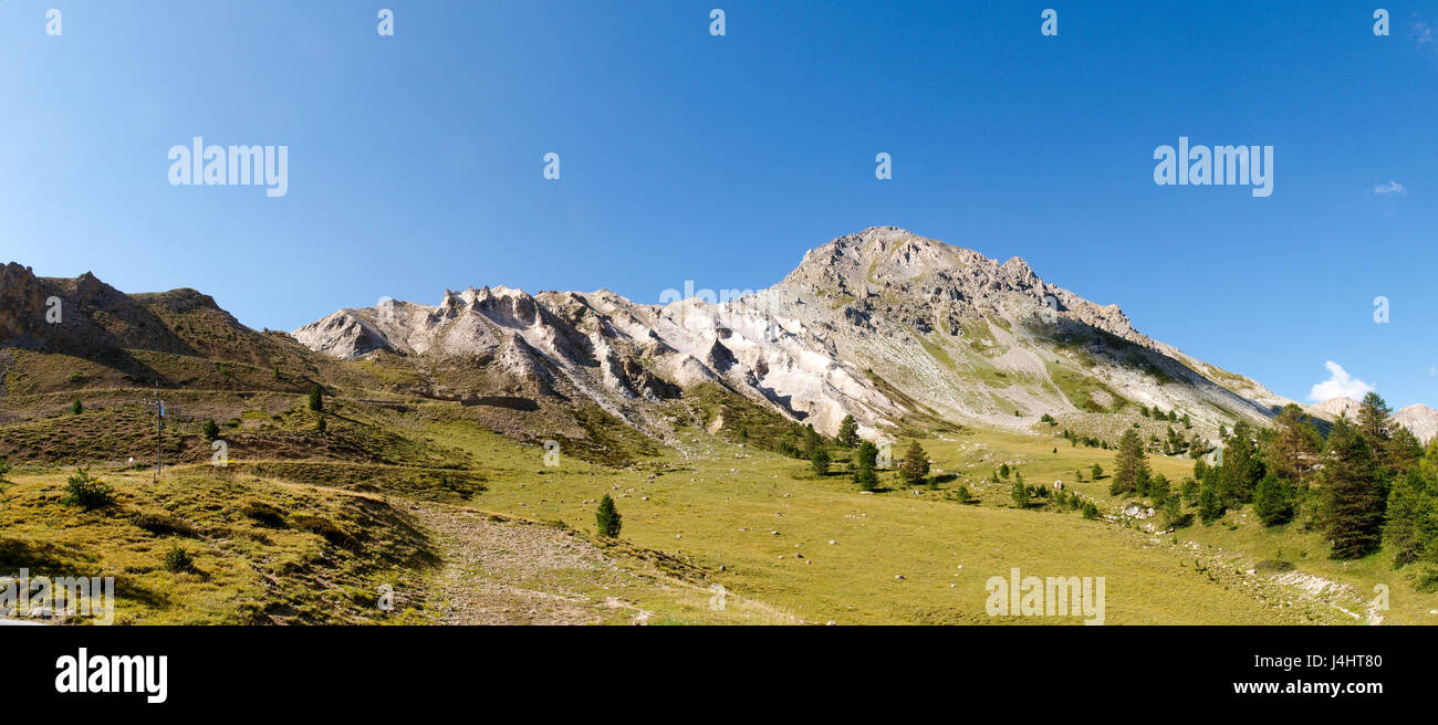 Col d'Izoard, Francia: pass road e sulle montagne circostanti Foto Stock