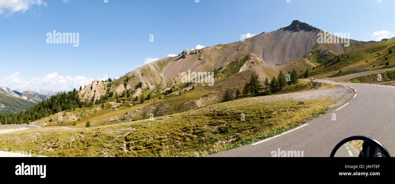 Col d'Izoard, Francia: pass road e sulle montagne circostanti Foto Stock