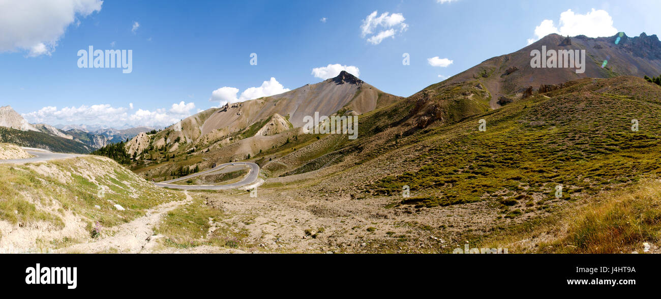 Col d'Izoard, Francia: pass road e sulle montagne circostanti Foto Stock