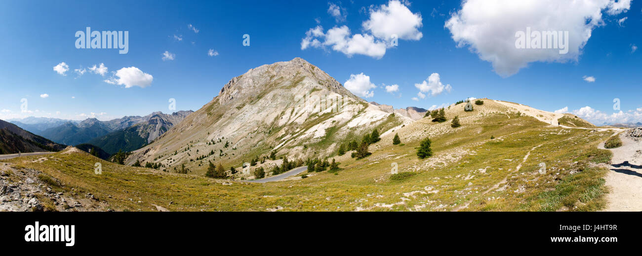 Col d'Izoard, Francia: pass road e sulle montagne circostanti Foto Stock