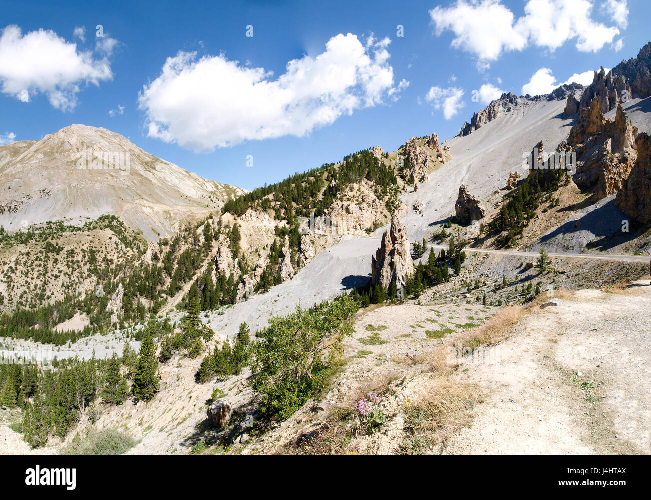 Col d'Izoard, Francia: pass road e sulle montagne circostanti Foto Stock