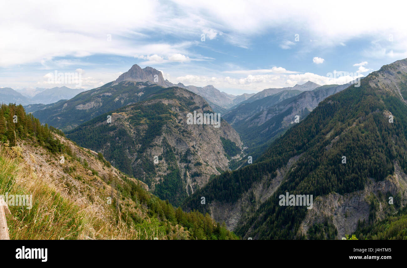 Col d'Allos Francia: pass road e sulle montagne circostanti Foto Stock