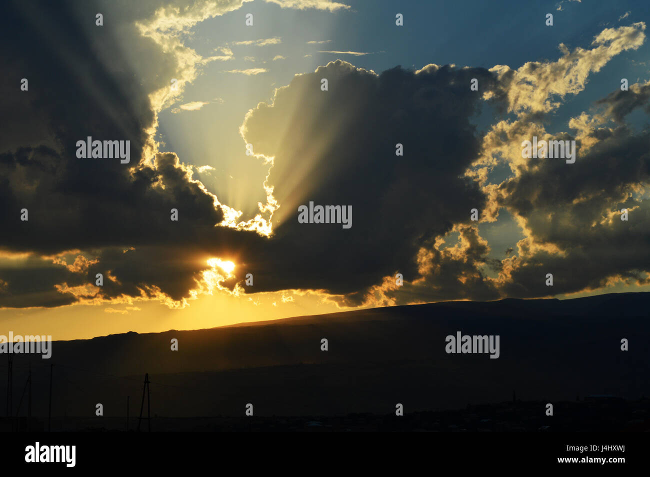Bel tramonto nelle montagne di Armenia Foto Stock