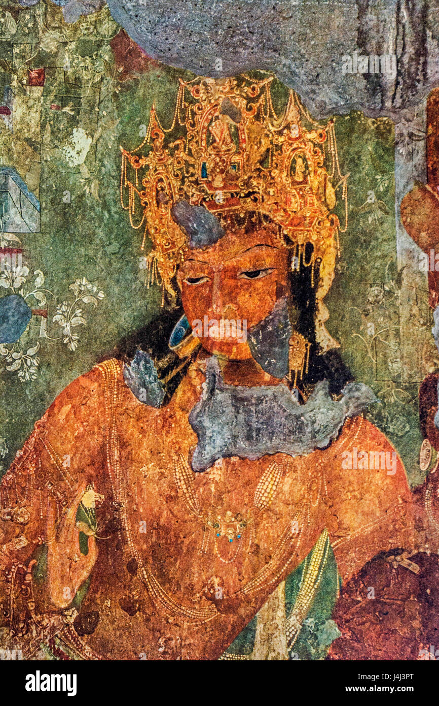 Il Bodhisattva della compassione Padmapani con lotus affresco murale dipinto, grotte di Ajanta, Aurangabad, Maharashtra, India, Asia Foto Stock