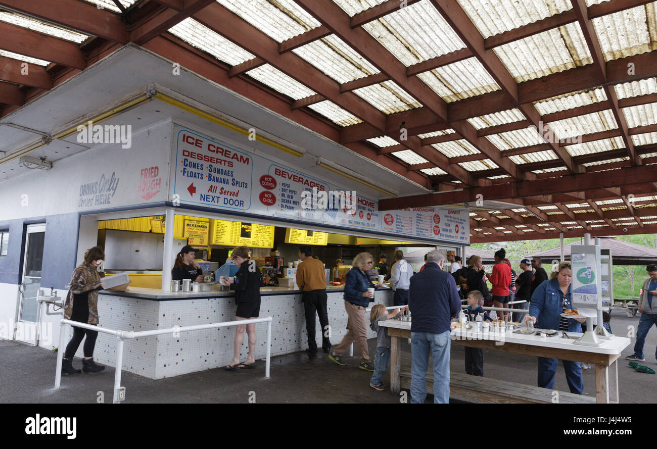 Jumping Jack drive-in cibo, una istituzione locale sul fiume Mohawk in Schenectady, nello Stato di New York. Foto Stock