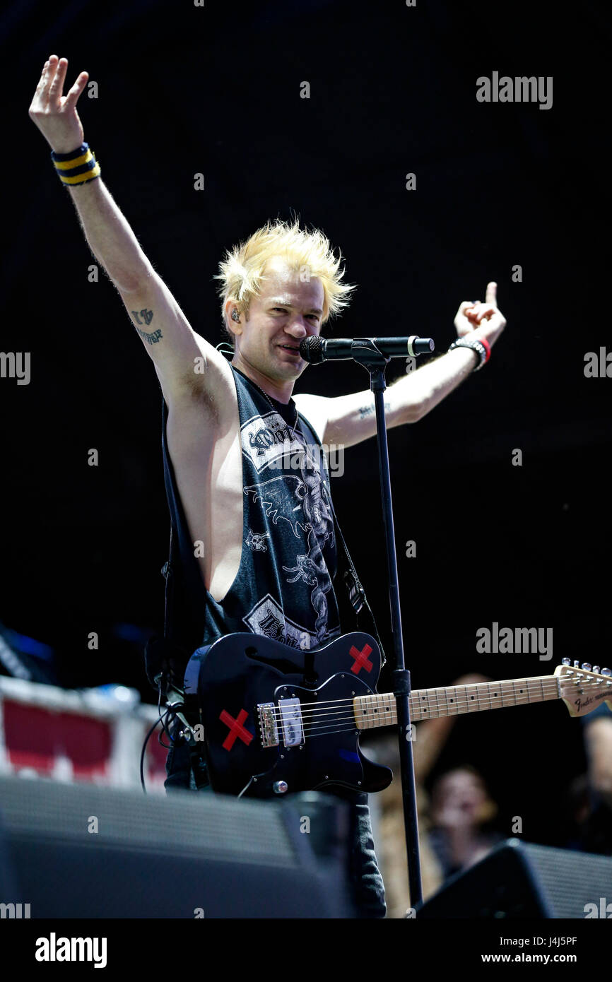 Deryck Whibley, cantante e chitarrista di somma 41 esegue al 2017 Beale Street Music Festival a Tom Lee Park a Memphis, Tennessee il 5 maggio 2017. Foto Stock