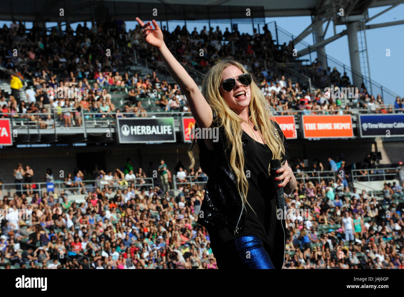 Avril Lavigne esegue a 102,7 KIIS FM Wango del Tango a Home Depot Center il 11 maggio 2013 a Carson, California. Foto Stock