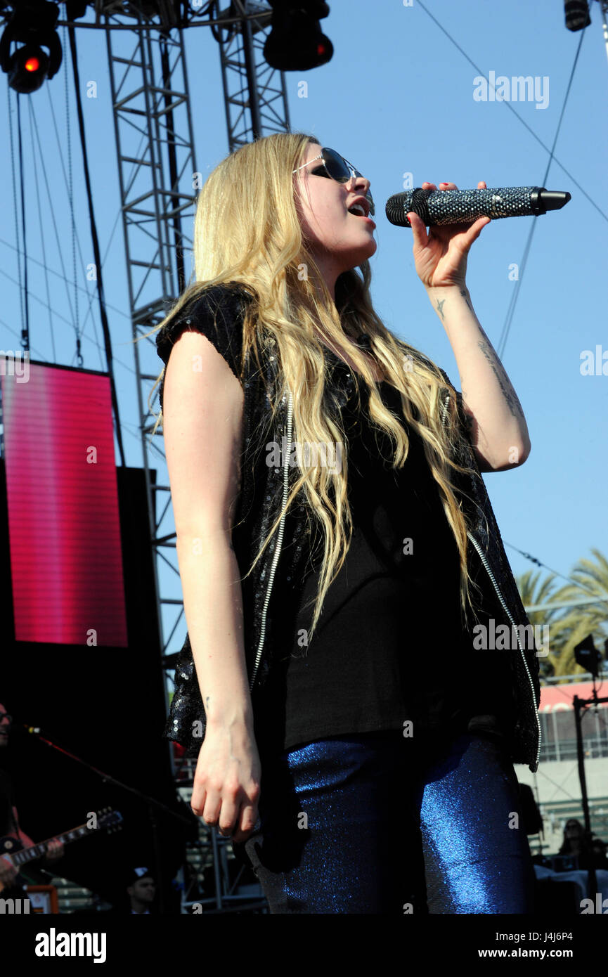 Avril Lavigne esegue a 102,7 KIIS FM Wango del Tango a Home Depot Center il 11 maggio 2013 a Carson, California. Foto Stock