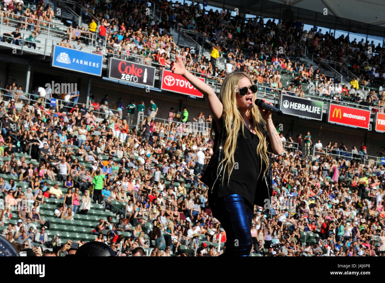 Avril Lavigne esegue a 102,7 KIIS FM Wango del Tango a Home Depot Center il 11 maggio 2013 a Carson, California. Foto Stock