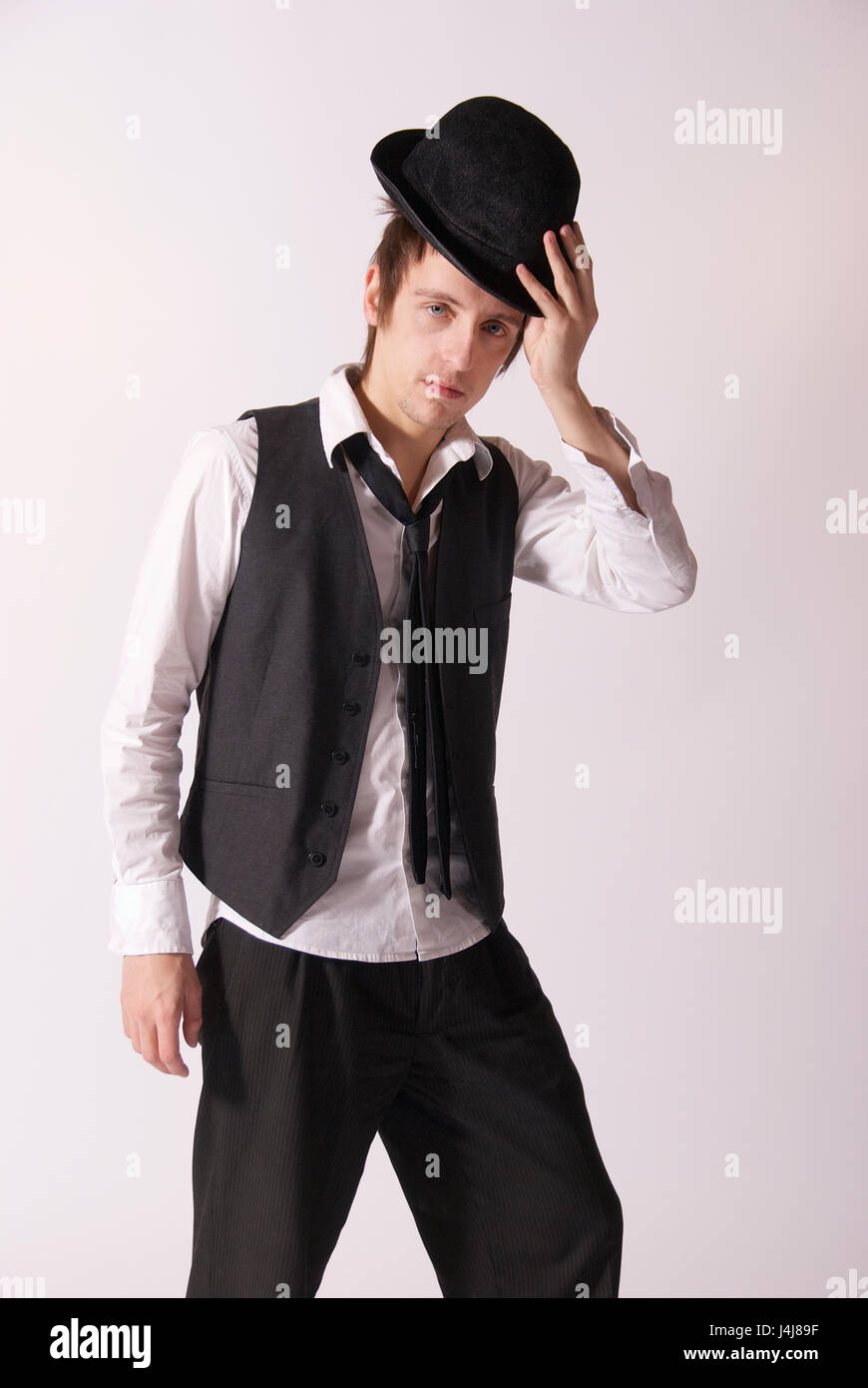 Giovane uomo in studio - fashion shoot Foto Stock