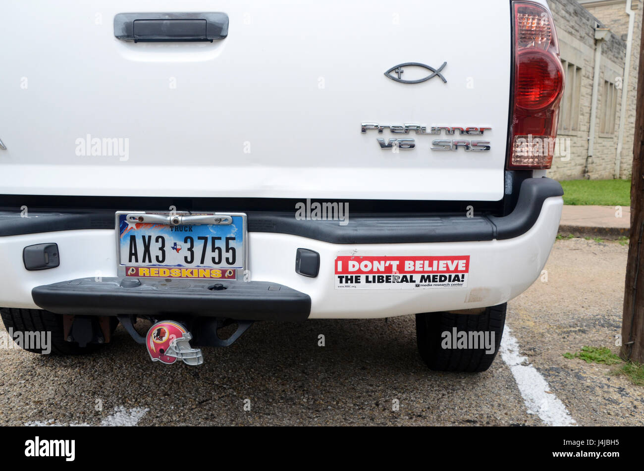 Anti correttezza politica, pro ala destra, alt paraurti destro adesivi sul pick up di Austin in Texas Foto Stock