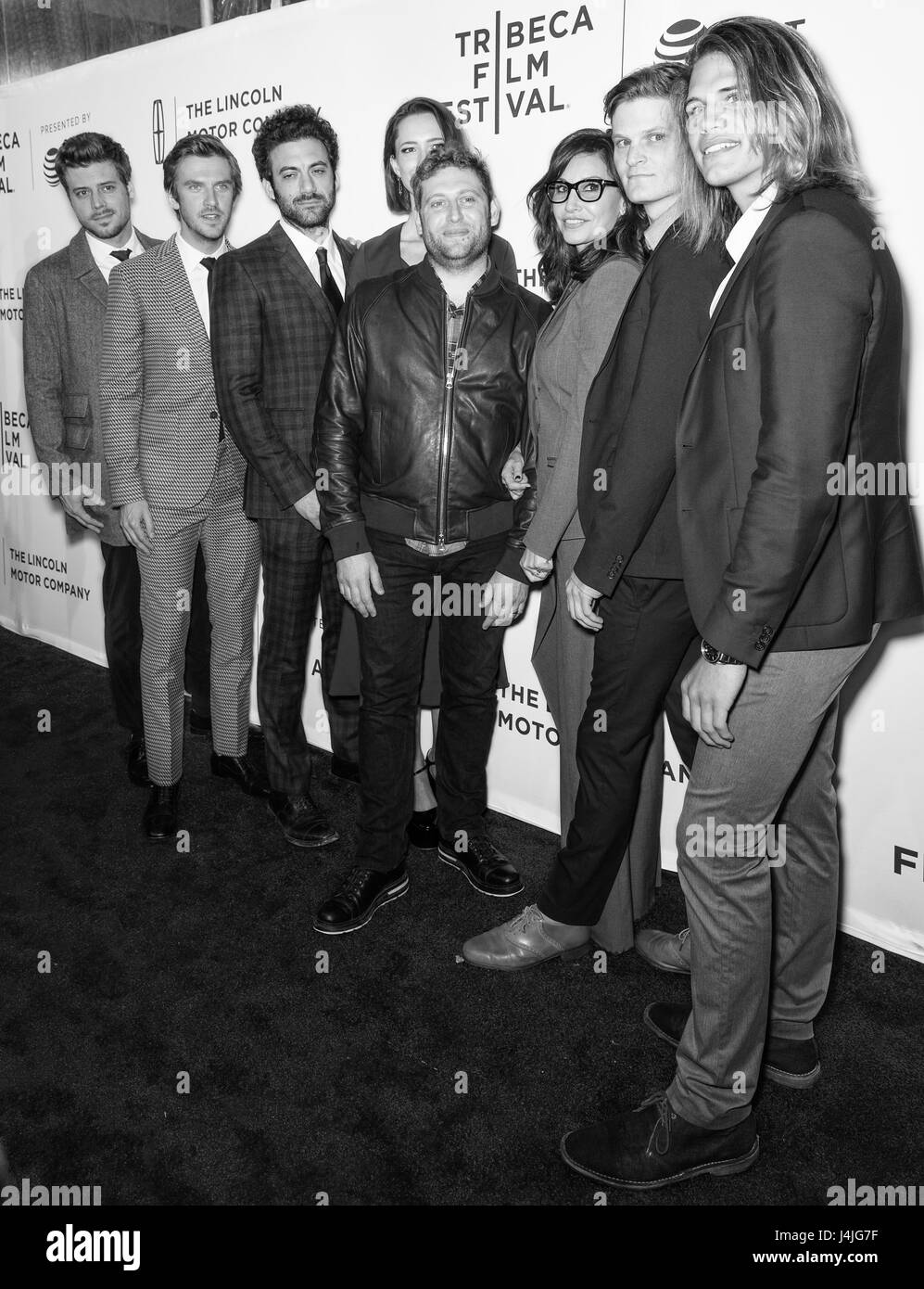 NEW YORK, NY - Aprile 22, 2017: (L-R) Francois Arnaud, Dan Stevens, Morgan Spector, Rebecca Hall, Brian Crano, Gina Gershon, David Cray e William Haw Foto Stock