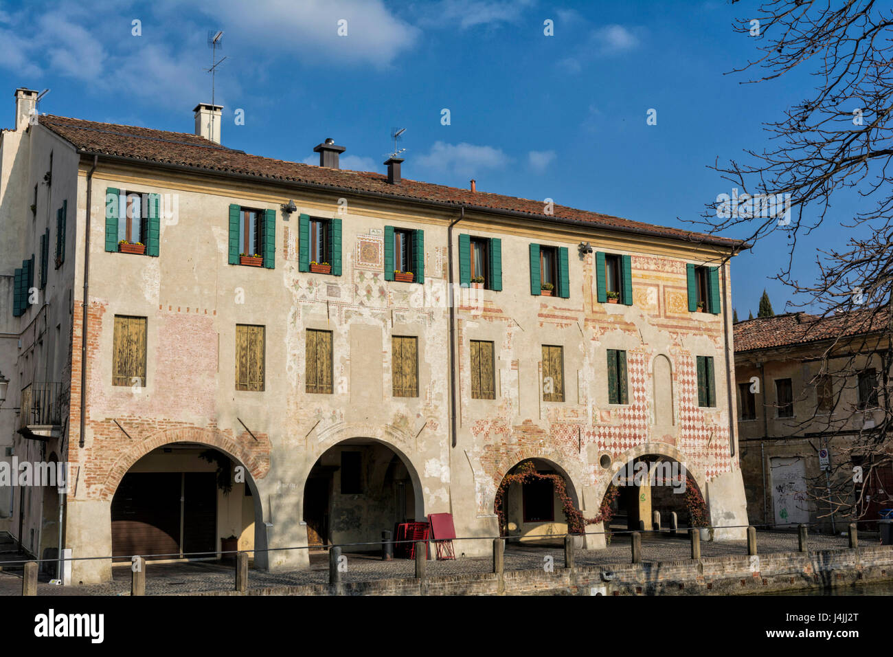 Una passeggiata attraverso il centro storico di Treviso, Italia Foto Stock