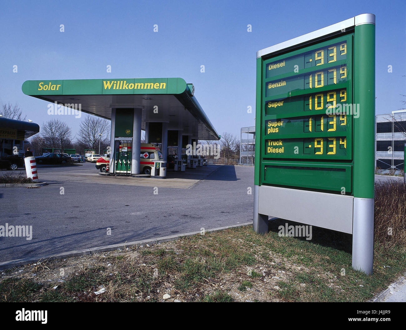 L'Austria, la stazione di riempimento, pannello di indicatore, i costi della benzina Europa, information board, informazioni, display, prezzi, sprite prezzi, carburanti, il rifornimento di carburante, riempimento, prezzi, prezzo, spese, informazioni sul prezzo, euro, economici, meno caro e più per un buon prezzo, efficiente dal punto di vista dei costi, tasse sul petrolio, economia Foto Stock