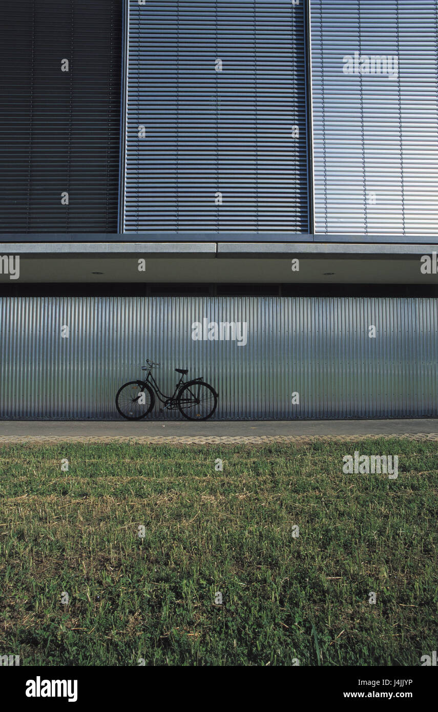 L'Austria, la Stiria, Graz, Helmut List Halle, dettaglio, bicicletta, Europa sud-est Austria, capitale dello stato, città, capitale culturale europea nel 2003, Helmut List-Halle, edificio, struttura, architettura, event Hall, sede di arte contemporanea, produzione steirer autunno, architetto, Markus Pernthaler, acustica moderna sala multiuso, concerti e produzioni, danza, Clubbings, spalle, eventi aziendali, sfere, congressi, sala polifunzionale, luogo di interesse Foto Stock