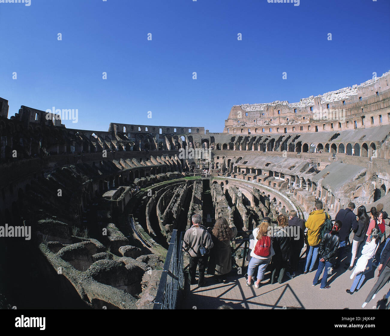 Italia, Roma Colosseo, vista interna, turistiche Europa, Europa meridionale, Mittelitalien, città capitale, città, luogo di interesse, città cosmopolita metropoli, struttura, architettura, rovina, Colosseo, anfiteatro Arena, cultura, storia, storicamente, punti di riferimento, visitatori, il turismo Foto Stock