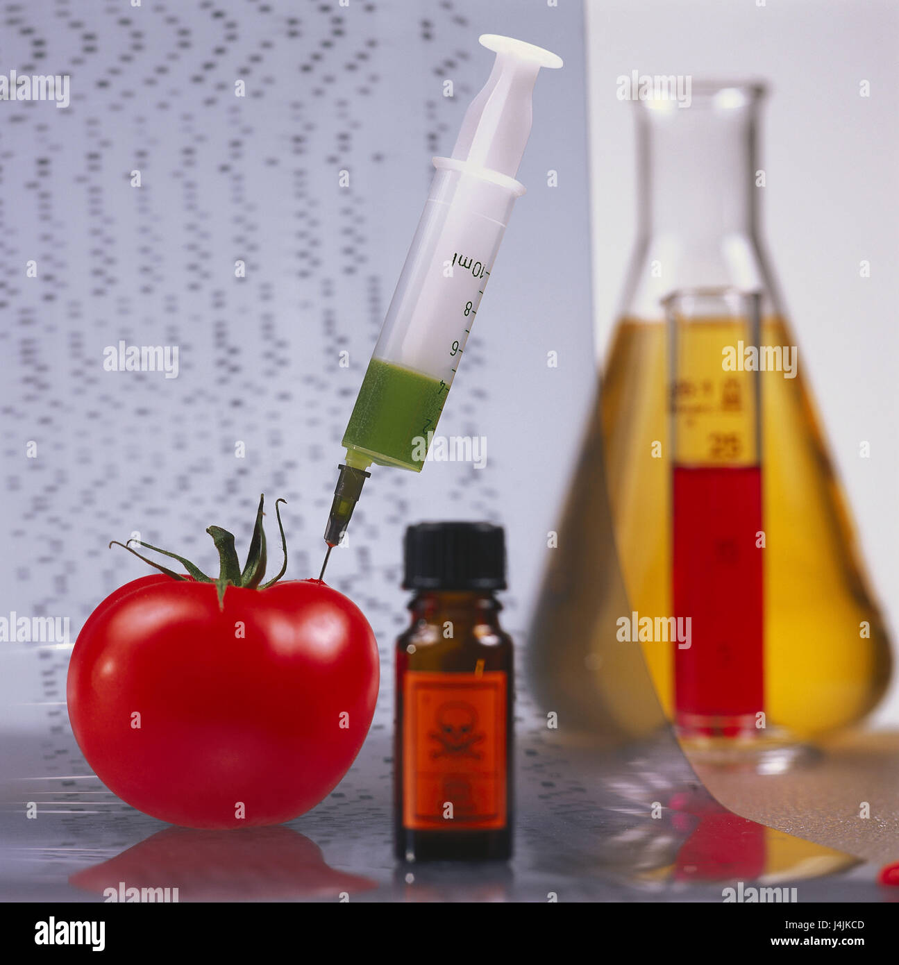 Icona, cibo, l'ingegneria genetica, pomodoro, siringa, recipienti di laboratorio DNA-Struktu Agarosegel, verdure, prodotti alimentari, nutrizione, ingegneria genetica, genetico-manipolato, la ricerca, la scienza, la biotecnologia, la manovra di ingegneria genetica Foto Stock