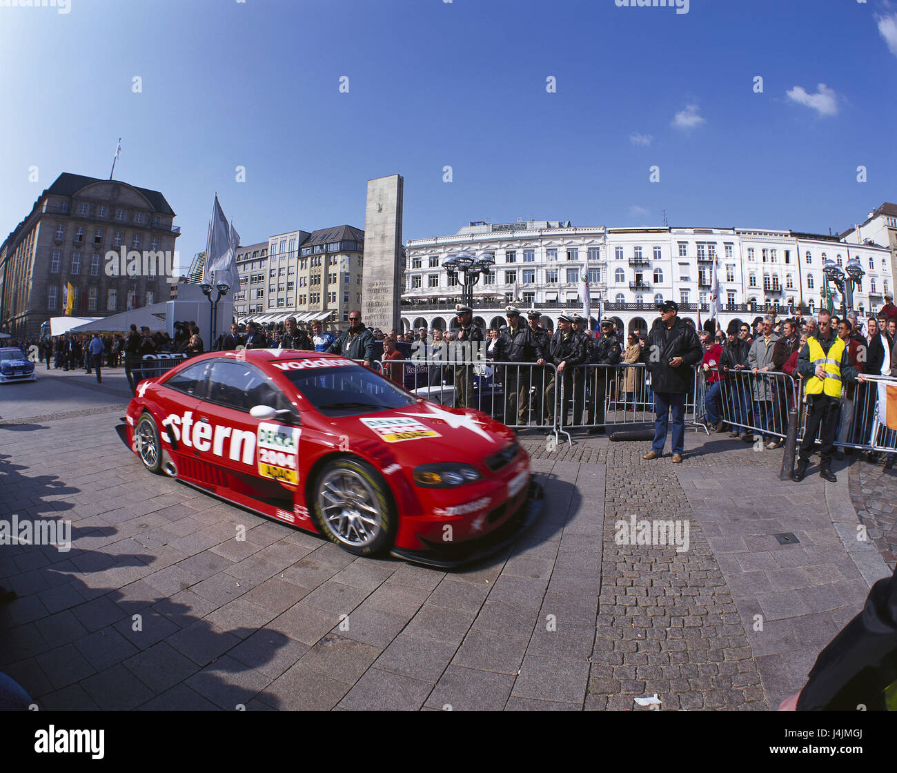 Germania, Amburgo, Tedesco 4 porte cabriolet championship, il blocco, la vettura da corsa, spettatore Europa, Nord Germania, città anseatica, evento storico, quadrato, veicolo, auto racing car, recinto, poliziotto, sicurezza personale, blocco, protezione, la protezione, la folla di persone Foto Stock