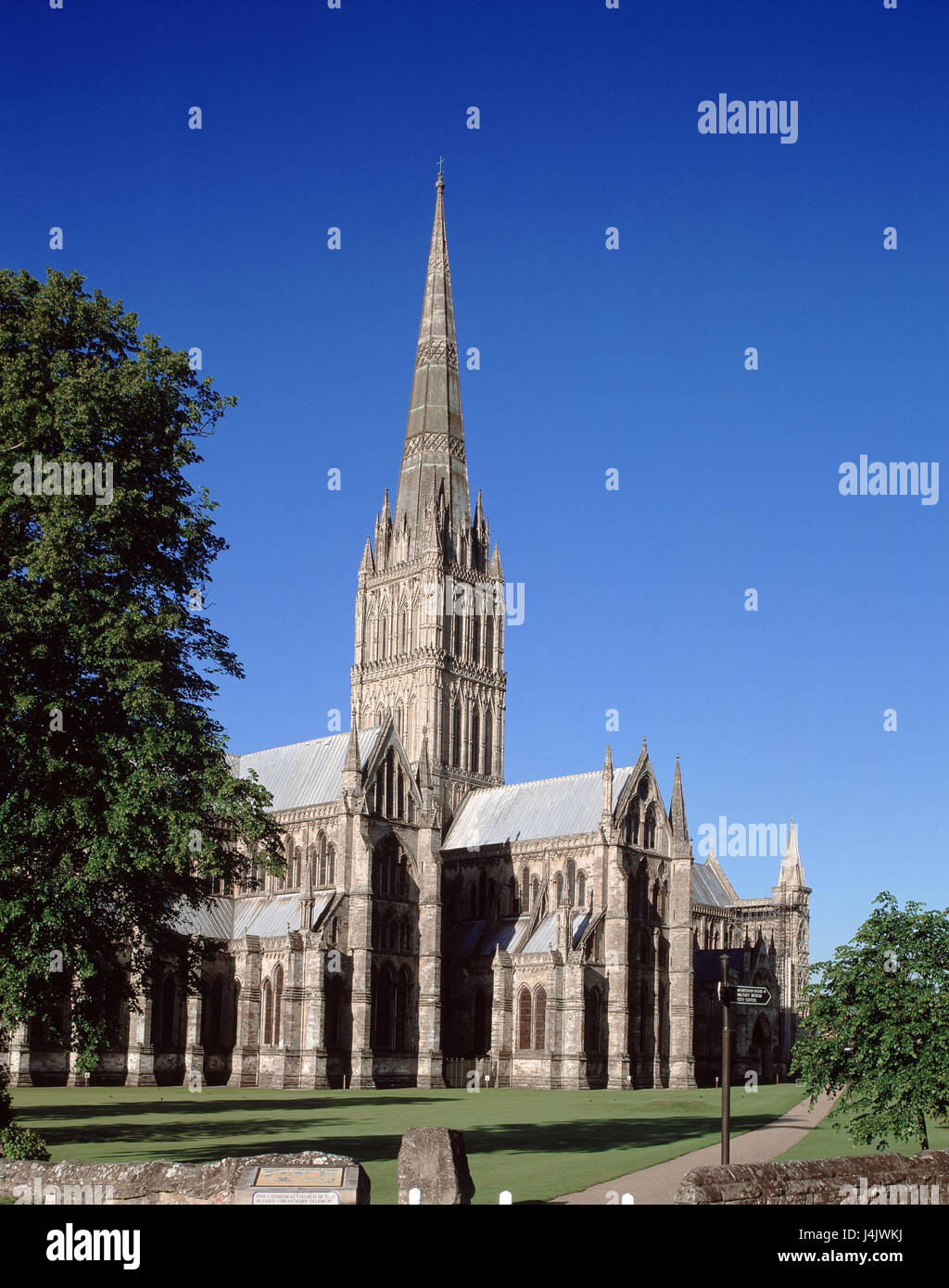 Gran Bretagna, Sud paese stretto, Salisbury, Cattedrale Inghilterra, Cattedrale, Vista-solennemente la struttura, chiesa, architettura, 'Early inglese di stile', stile architettonico, cultura, park, parco, estate, all'esterno Foto Stock