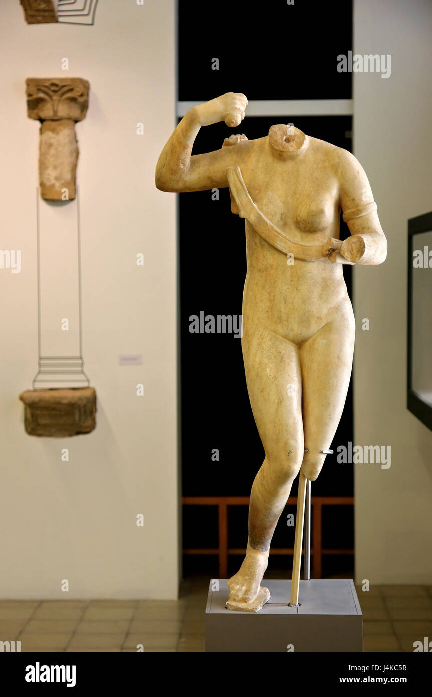 Statua di marmo di Afrodite armato di spada (la Venere vincitrice), dalla Villa di Teseo in Paphos in Cipro Museum, Nicosia (Lefkosia) Foto Stock