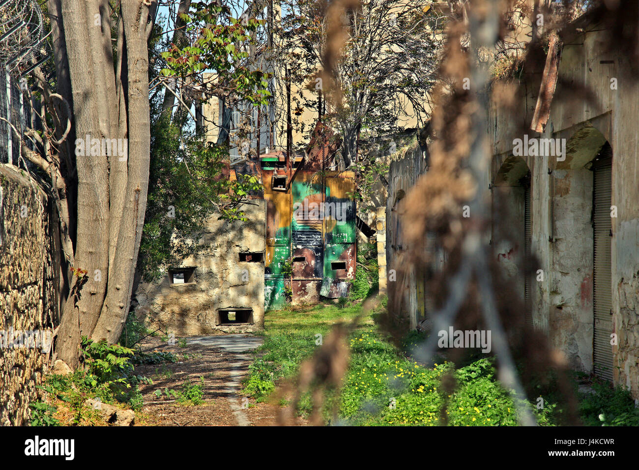 Parte della "linea verde" ("zona tampone" o 'Dead zona') nella città vecchia di Lefkosia (Nicosia), l'ultima capitale europea divisa in tutto il mondo. Cipro Foto Stock