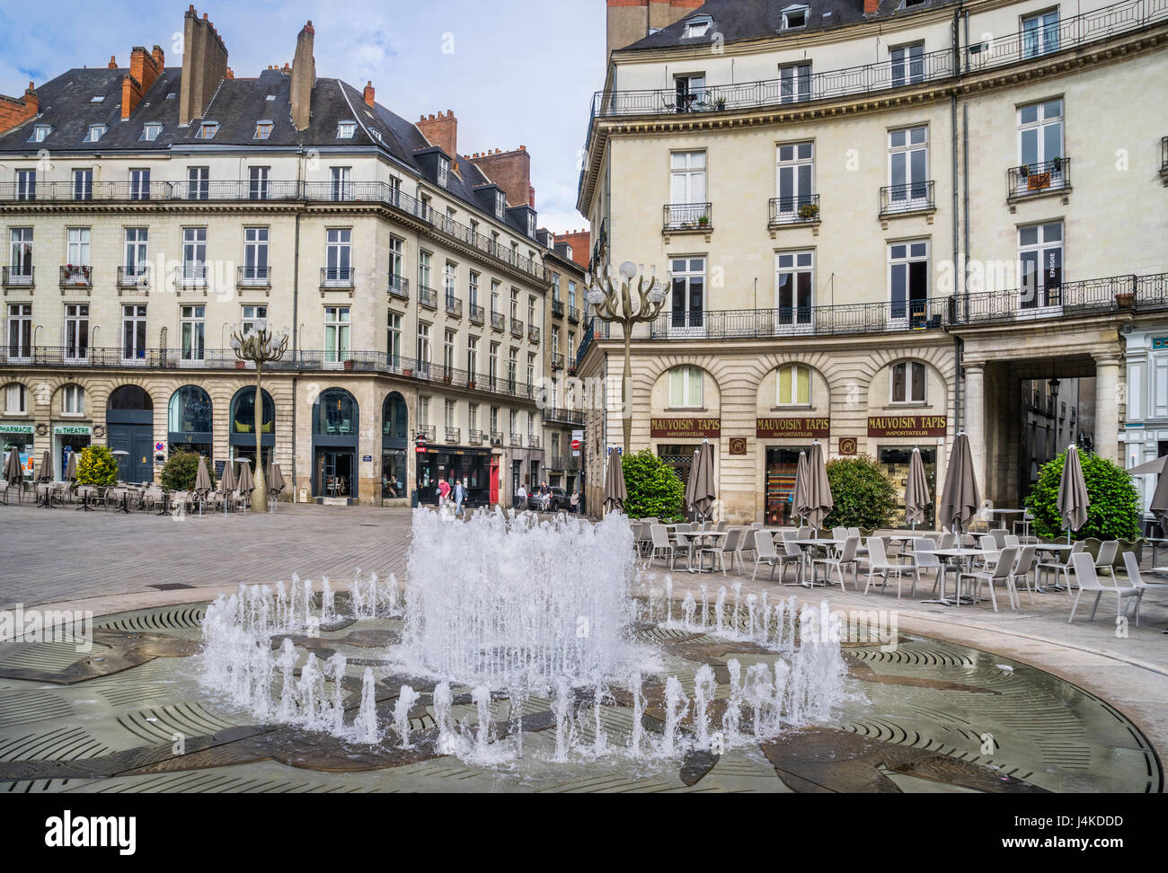 Francia Pays de la Loire, Nantes, Place Graslin e Fontaine Graslin, una delle principali piazze del centro cittadino di Nantes Foto Stock